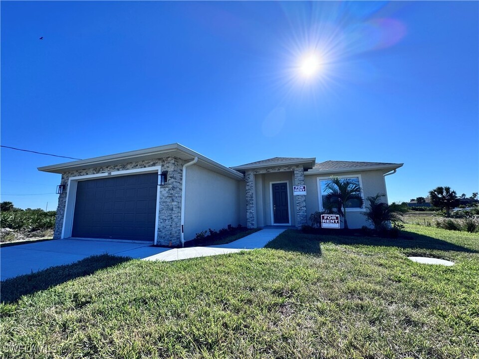 145 Lime Tree Park in Rotonda West, FL - Building Photo