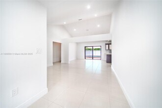 1001 NW 127th Pl in Miami, FL - Building Photo - Building Photo