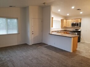 1217 Woodside Meadows Rd in Redding, CA - Building Photo - Building Photo