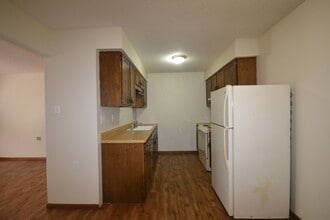 710 Elm Dr in Warsaw, MO - Building Photo - Building Photo