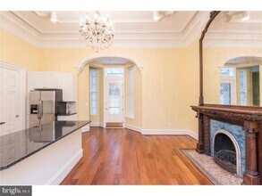 2129 Walnut St in Philadelphia, PA - Building Photo - Building Photo