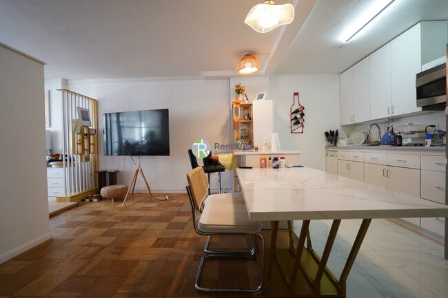 6 Whittier Pl in Boston, MA - Foto de edificio - Building Photo