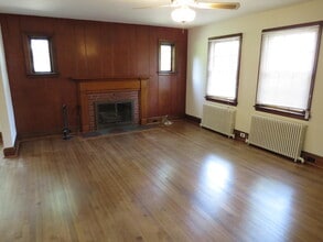 163 Woodhull Ave in Riverhead, NY - Building Photo - Building Photo