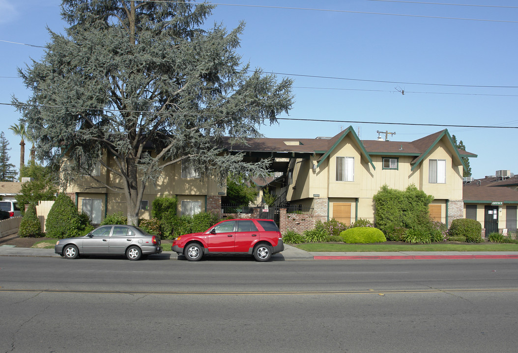 Millbrook Pines Apartment in Fresno, CA - Building Photo