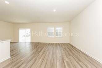 1074 Large Poppy Dr in La Vergne, TN - Building Photo - Building Photo