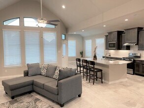 8426 Bay Orchard Dr in Baytown, TX - Building Photo - Building Photo