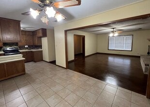 1181 NE Acc Rd in Mount Vernon, TX - Building Photo - Building Photo