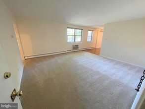 383 Lakeside Rd in Ardmore, PA - Building Photo - Building Photo