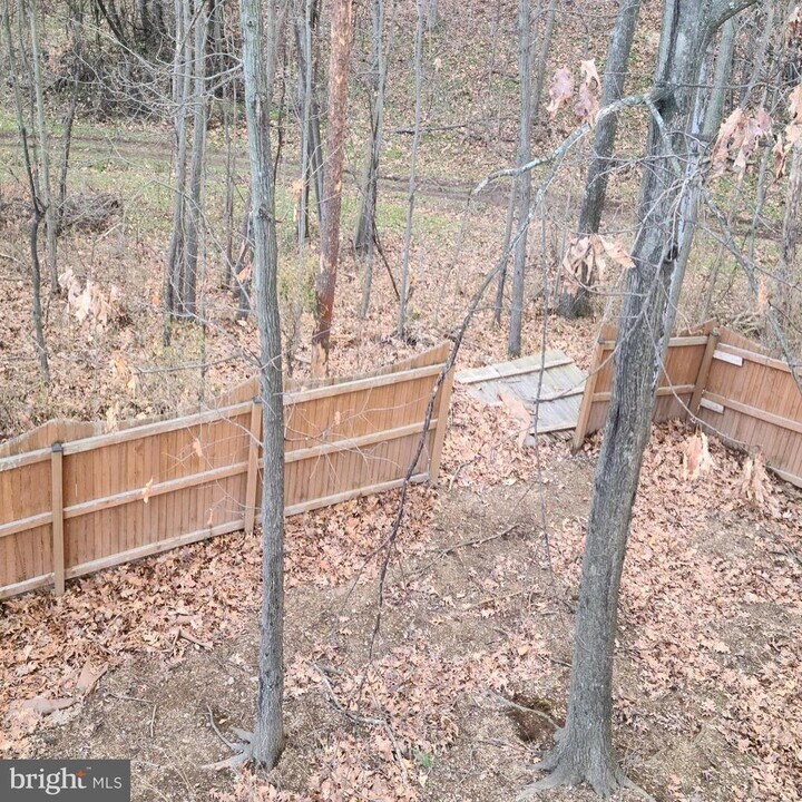 135 Hill Valley Dr in Winchester, VA - Building Photo