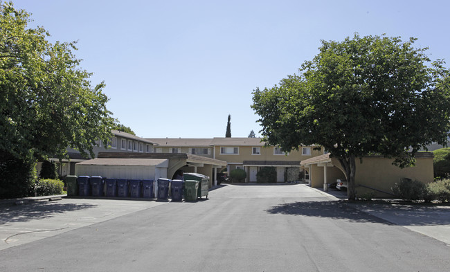 Santa Maria Townhomes in Castro Valley, CA - Building Photo - Building Photo