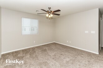 6916 Yellow Cosmos Ave in Las Vegas, NV - Foto de edificio - Building Photo