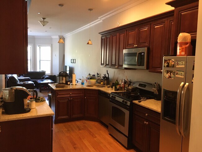 1083 Beacon St, Unit 3 in Brookline, MA - Building Photo - Building Photo