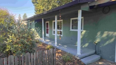 1133 Hughes Ave in Santa Rosa, CA - Building Photo - Building Photo