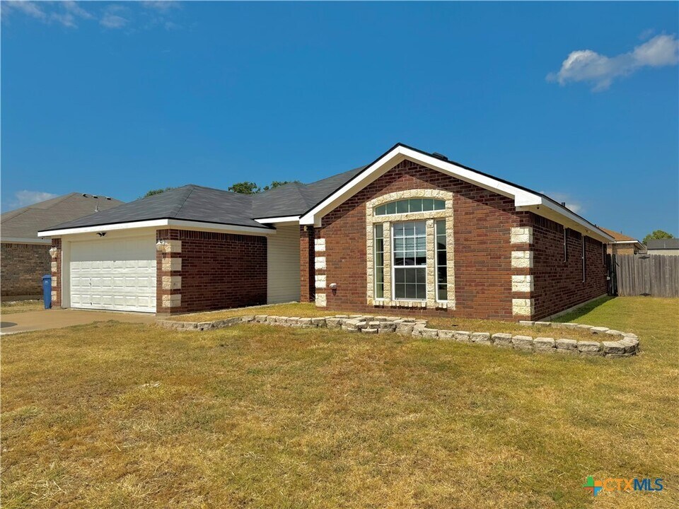 2409 Vernice Dr in Copperas Cove, TX - Building Photo