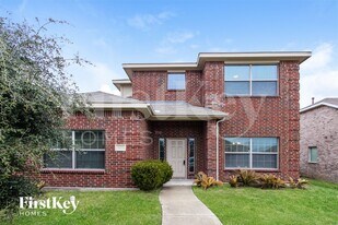 1215 Jewel Ln in Lancaster, TX - Building Photo