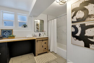 614 4th St, Unit A in Snohomish, WA - Foto de edificio - Building Photo