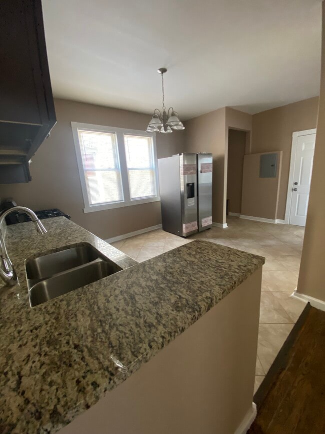 735 N Hamlin Ave, Unit 735 N Hamlin Ave 2nd FL