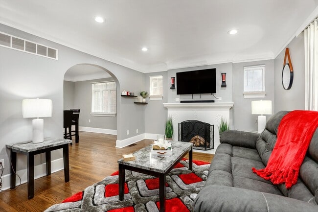 3638 Bedford St, Unit Lower