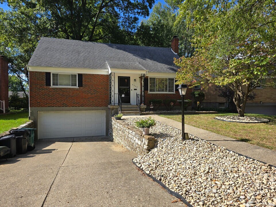 6595 Montevista Dr in Cincinnati, OH - Building Photo