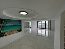 10101 E Bay Harbor Dr in Bay Harbor Islands, FL - Building Photo
