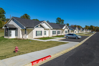 Marshall Crossing - Senior Housing in Marshall, TX - Foto de edificio - Building Photo