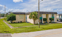 University Apartments in Orlando, FL - Foto de edificio - Building Photo