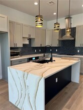 6308 Hudson Bend Rd in Austin, TX - Foto de edificio - Building Photo