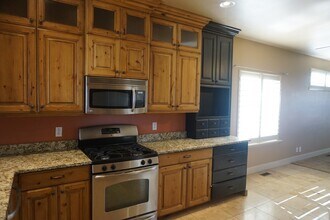 222 Belle Glenn Cir in Sandy, UT - Building Photo - Building Photo