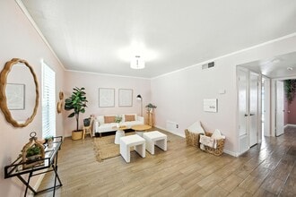 8931 Gaylord Dr in Houston, TX - Building Photo - Building Photo