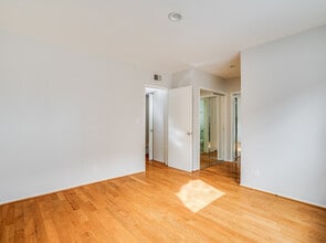 12026 Goshen Ave in Los Angeles, CA - Building Photo - Building Photo