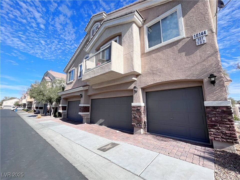 10144 Sunset Palisades Way in Las Vegas, NV - Building Photo