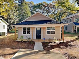 1109 Old Charlotte Rd in Statesville, NC - Building Photo