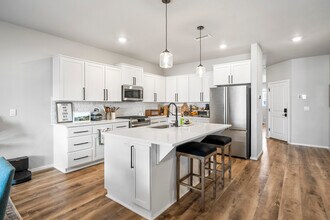 20646 SE Gemstone Ave in Bend, OR - Building Photo - Building Photo
