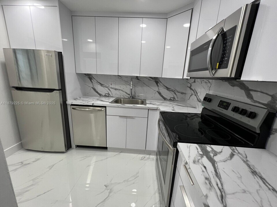 505 Gardens Dr in Pompano Beach, FL - Building Photo