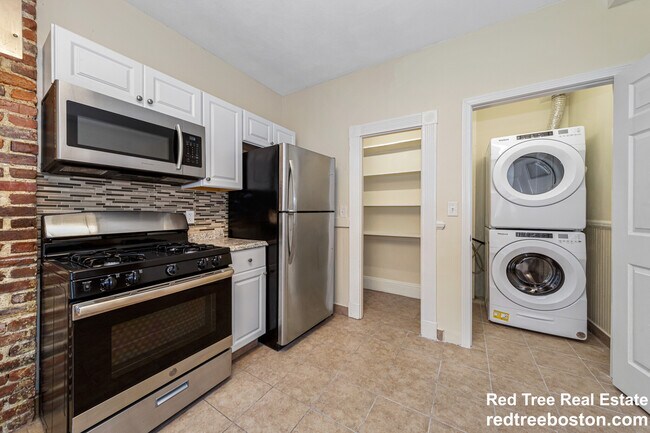 44 Brackett St, Unit 3 in Boston, MA - Building Photo - Building Photo