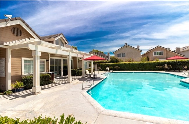 8724 Edmonton Pl in Inglewood, CA - Foto de edificio - Building Photo