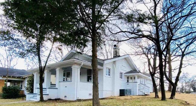 property at 1746 Damon St