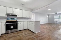 1906 N Main St photo'