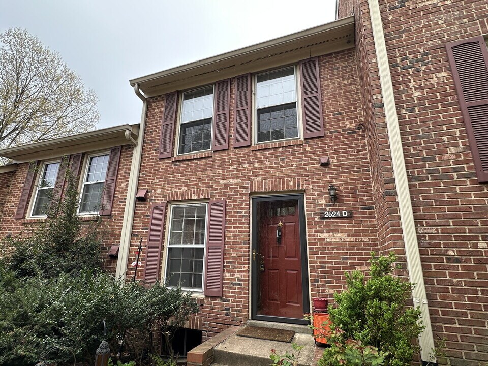 2524 S Walter Reed Dr-Unit -4 in Arlington, VA - Building Photo