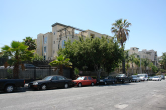 Wilshire Courtyard in Los Angeles, CA - Building Photo - Building Photo