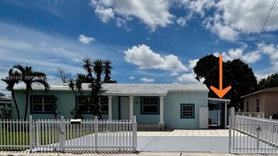 130 W 57th St in Hialeah, FL - Building Photo - Building Photo