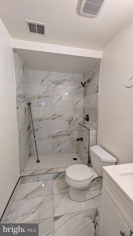 6721 Sycamore Park Dr in Haymarket, VA - Building Photo - Building Photo