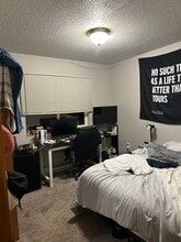 2417 Vermilion Rd, Unit Lower and Upper in Duluth, MN - Foto de edificio - Building Photo