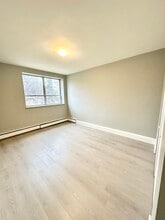 Victoria Apartments in Burlington, ON - Building Photo - Building Photo