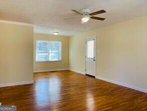 24 Camellia Dr in Newnan, GA - Building Photo - Building Photo