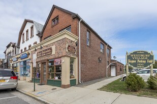 140 Post Ave in Westbury, NY - Building Photo