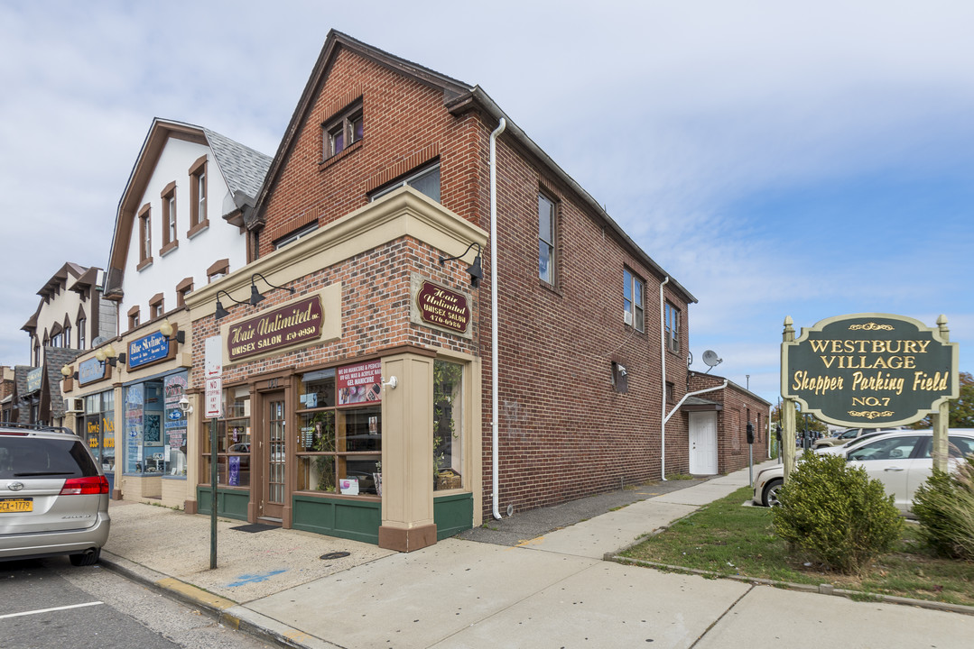 140 Post Ave in Westbury, NY - Foto de edificio