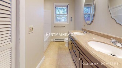 198 Main Rd N, Unit B in Hampden, ME - Building Photo - Building Photo