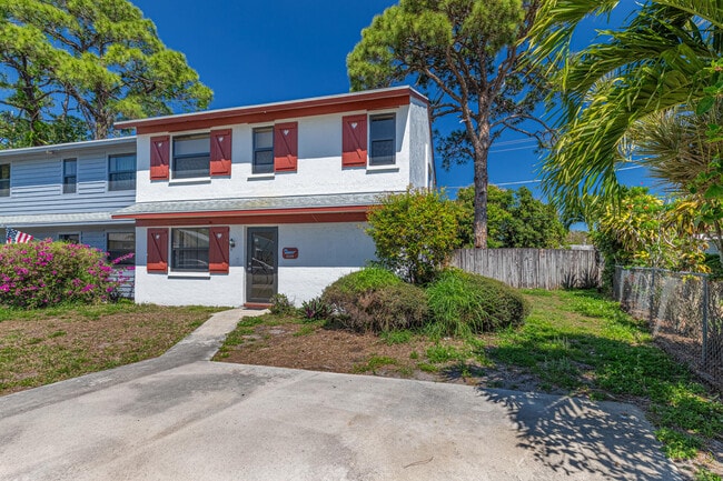 property at 2895 Via Del Lago