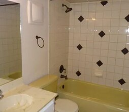 3101 NW 47th Terrace in Lauderdale Lakes, FL - Building Photo - Building Photo